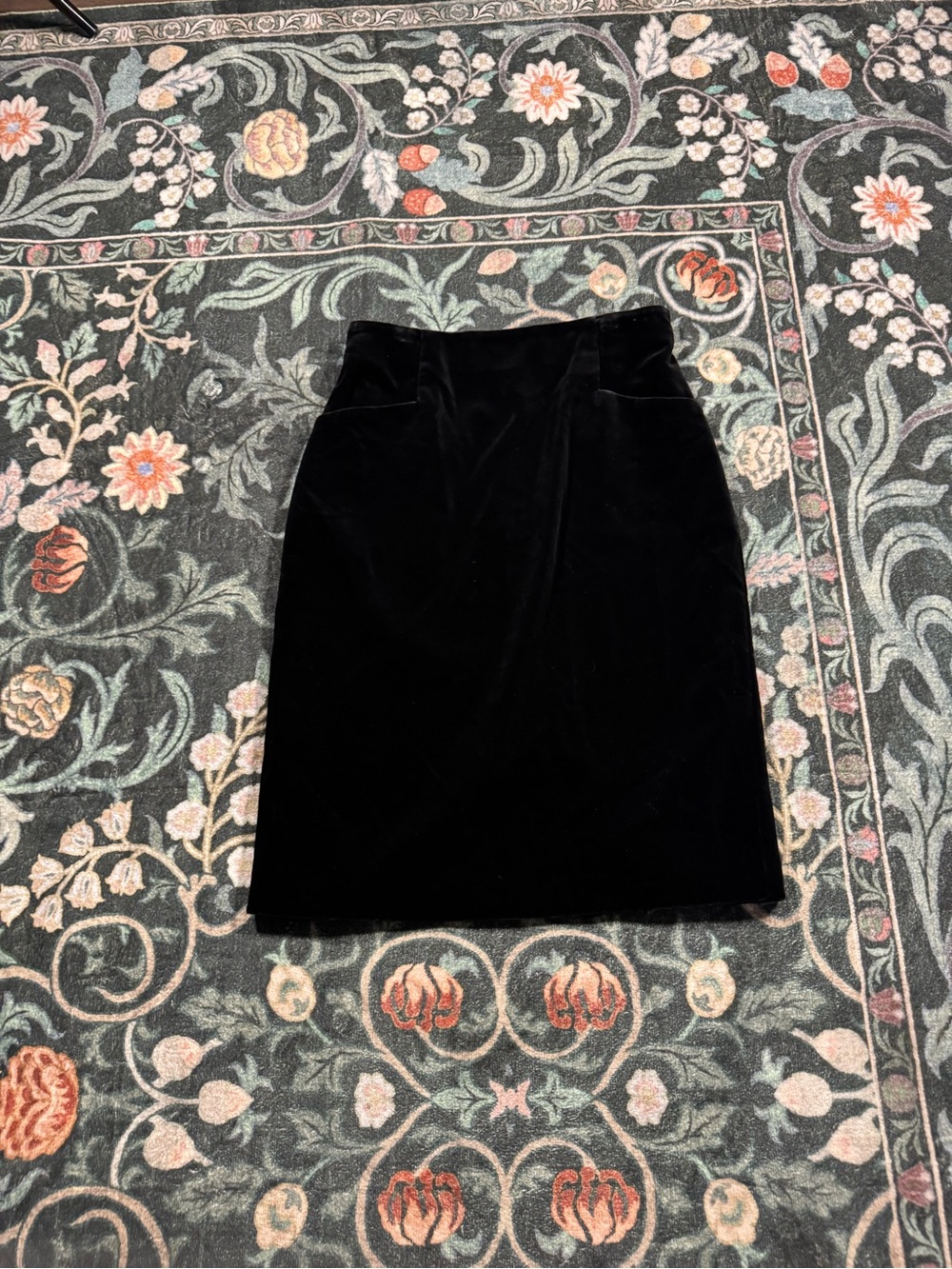 Elegant Vintage Black Velvet Pencil Skirt